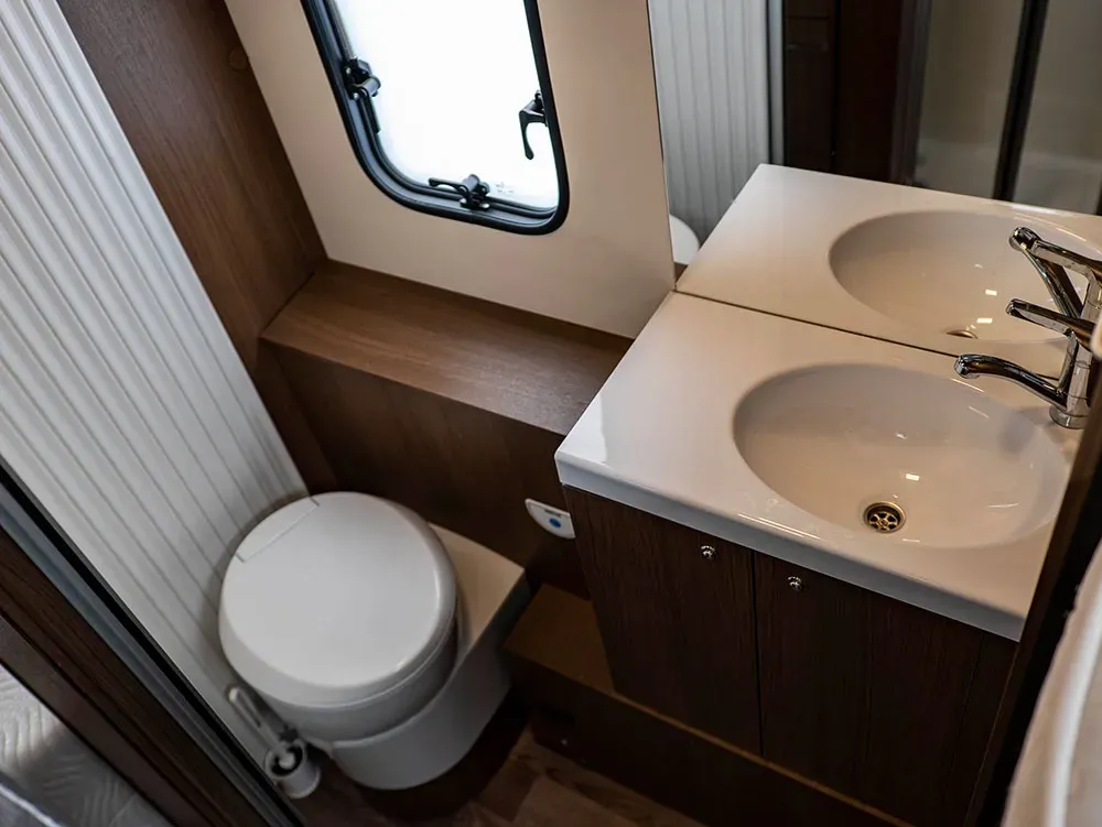 kamper z osobną toaletą